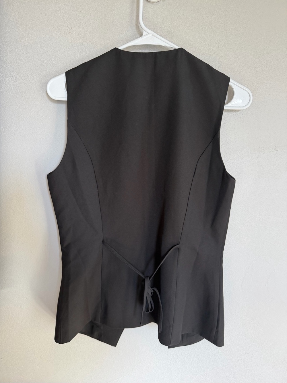 SNDYS x REVOLVE Emiliana Top Black Button Front Vest Sleeveless M NWT SFT716 - Picture 5 of 6